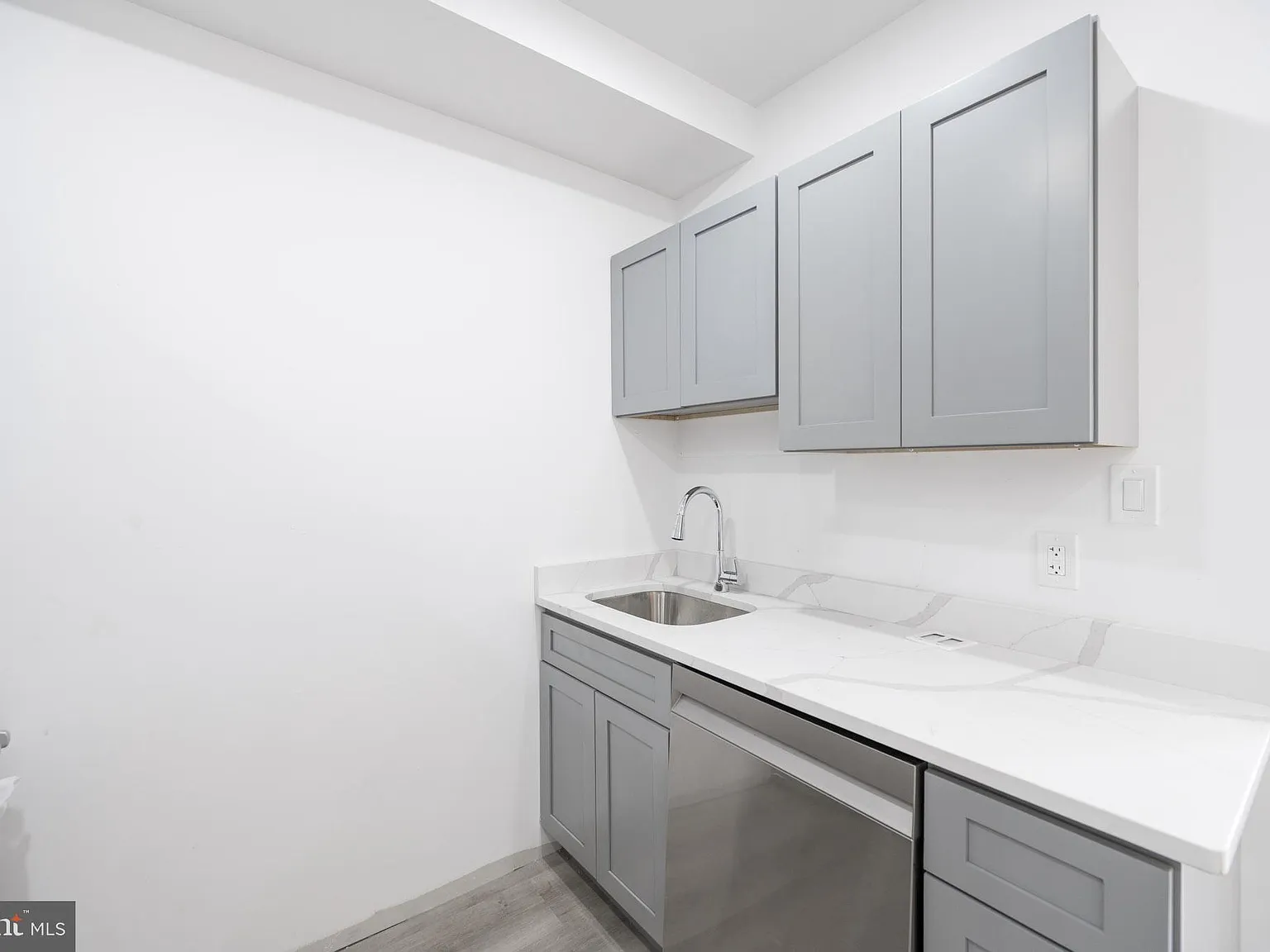 2 bed, 1.0 bath, $1,645 — Photo 2