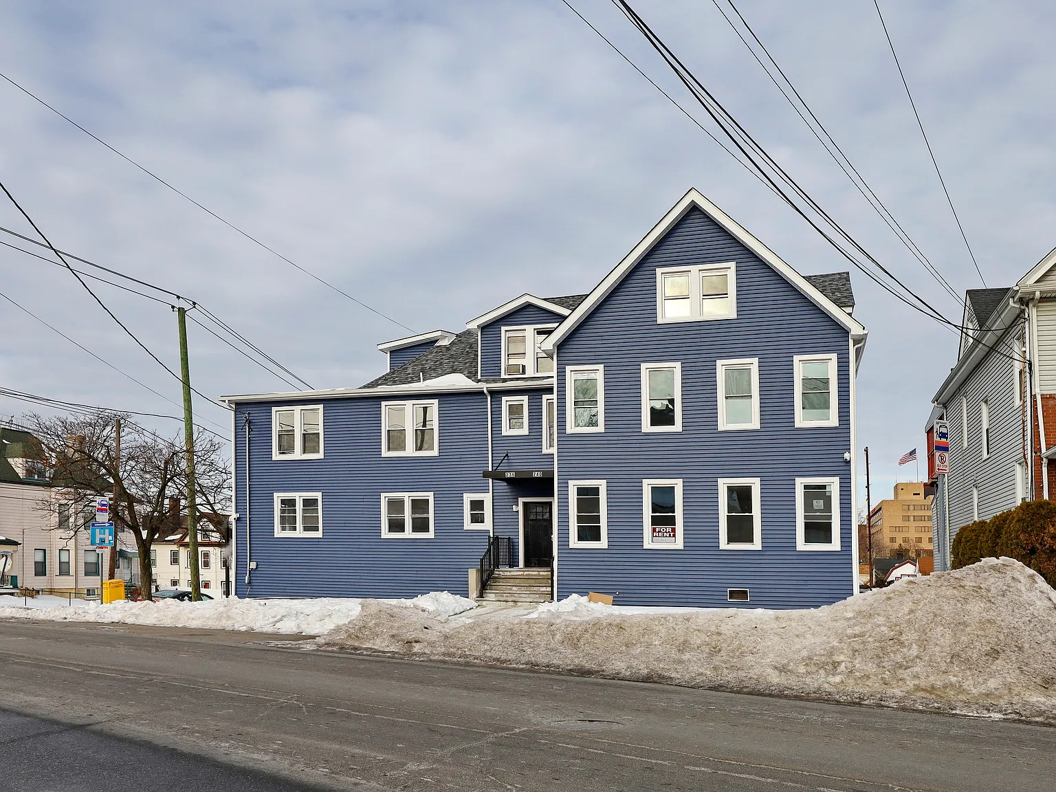 240 Broadway — Photo 2