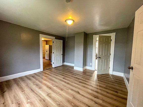 3rd image of 24 Laurel St #3