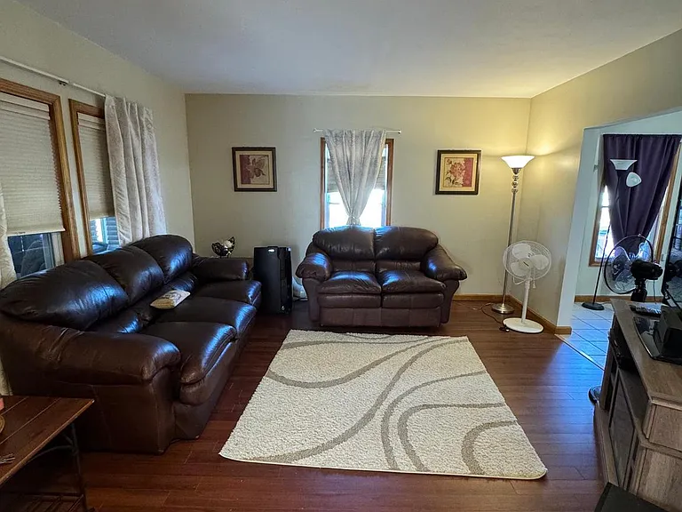 700 Schiller Ave — Photo 4