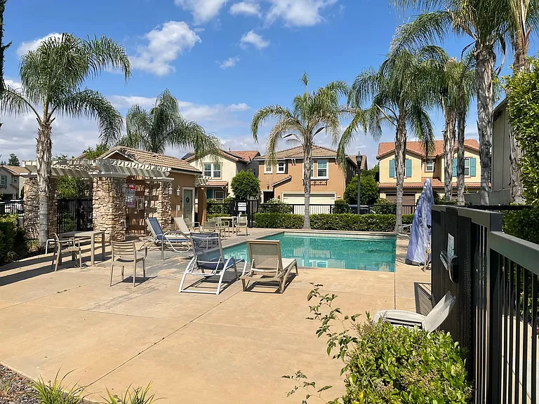 7009 N Harmony Dr — Photo 41