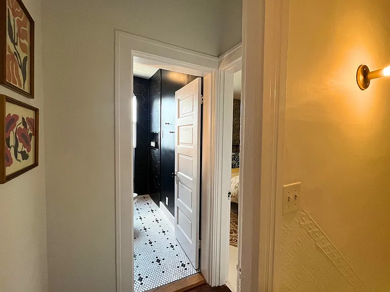 2124 Herrick Ave — Photo 33