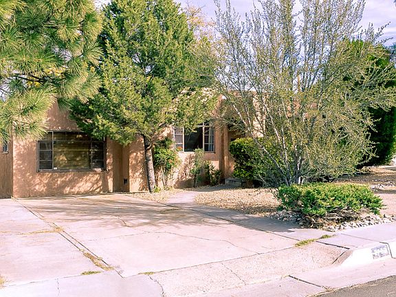 2nd image of 2723 Santa Cruz Ave SE