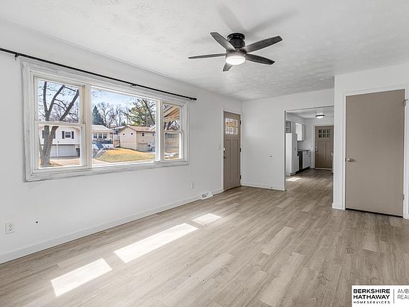 3rd image of 8724 Park View Blvd