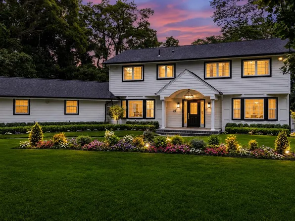 22 Peppermill Lane, Dix Hills, NY 11746
