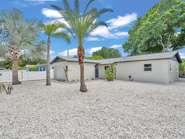 2310 Mary Sue St — Photo 2