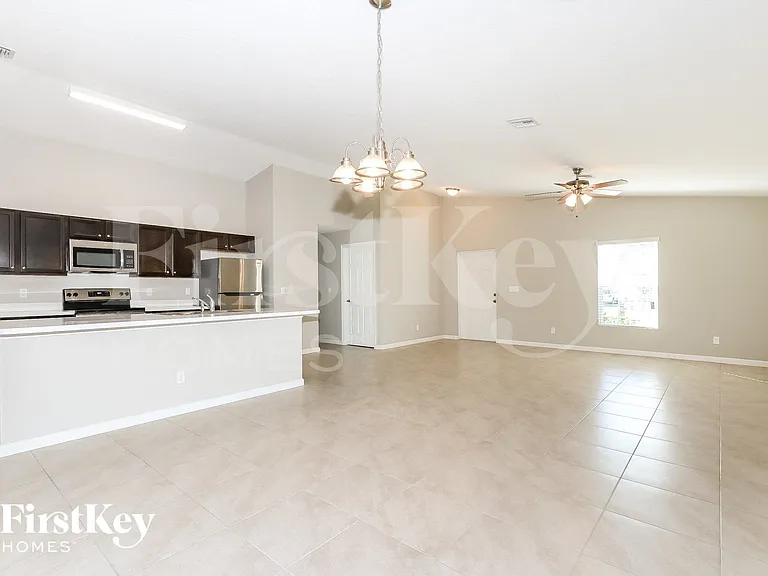 1371 SW Sudder Ave — Photo 6