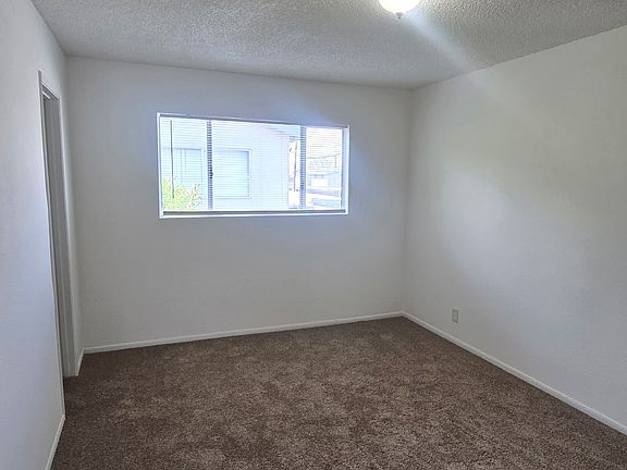 4th image of 1422 S Raitt St #8