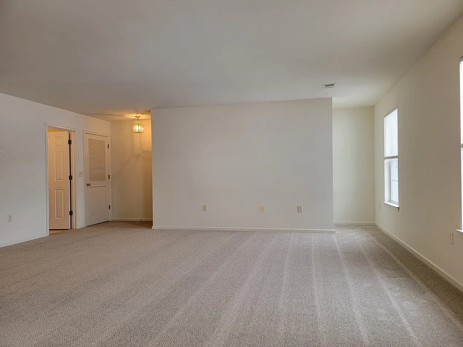 2 bed, 1.5 bath, $1,550 — Photo 2