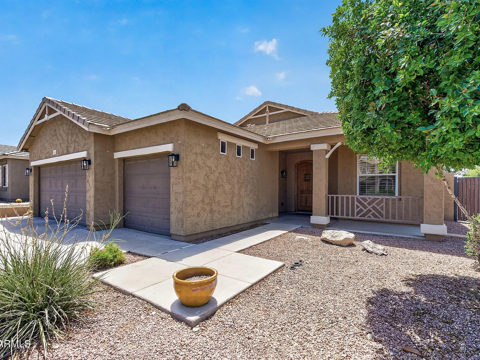 3 bed, 2.0 bath, 1968 sqft, $2,300 — Photo 4