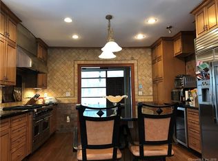 152 Cascade Rd, Stamford, CT 06903