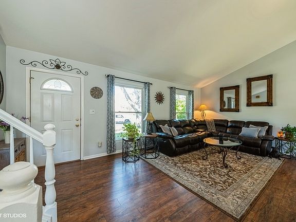 4th image of 905 Stonehurst Dr