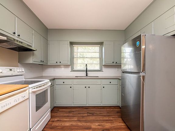 4th image of 325 Joan Ave