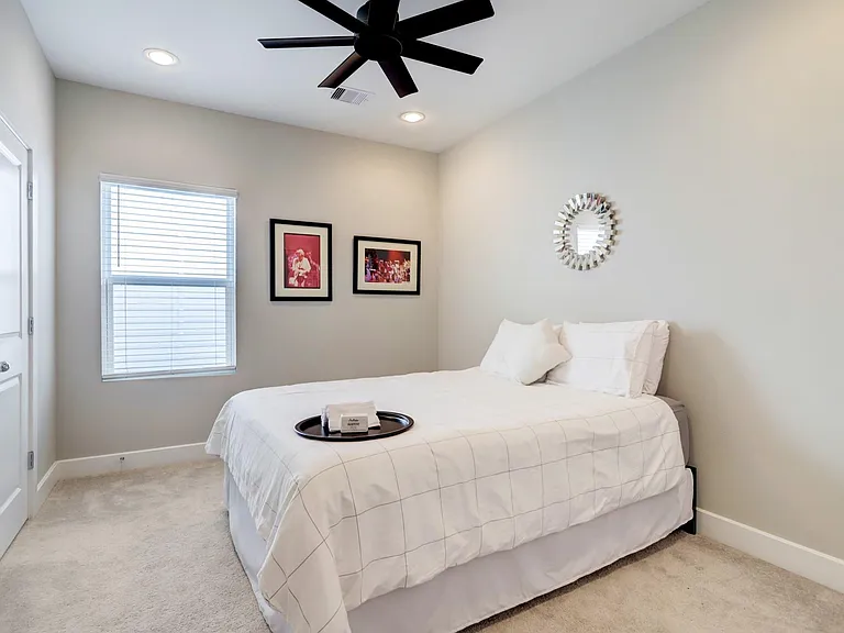 4202 Gillespie St #B — Photo 10