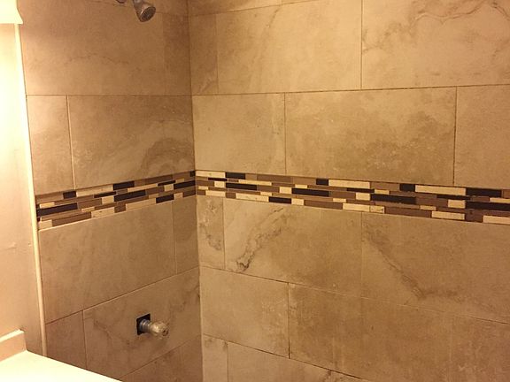 5th image of 410 Hawthorne Ave APT 2