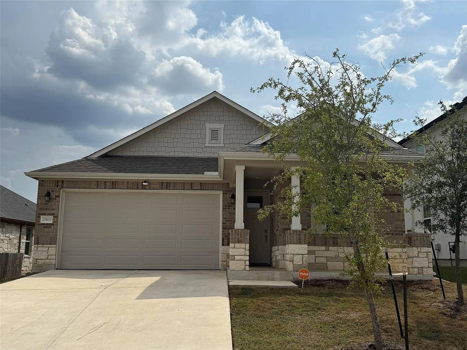 3 bed, 2.0 bath, 1835 sqft, $2,350 — Photo 4