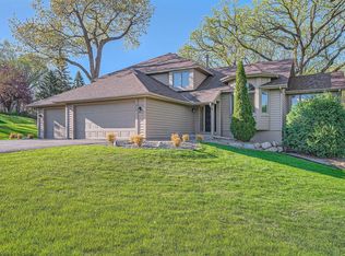 1825 Woodstone Dr, Victoria, MN 55386