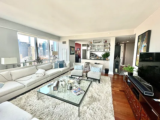 Rented by Addison Property Group | media 17