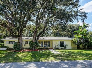 5890 SW 100th St, Pinecrest, FL 33156
