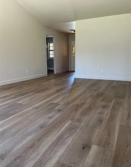911 Mariposa Dr — Photo 5