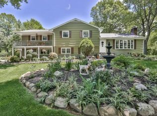 82 Skyview Dr, Trumbull, CT 06611