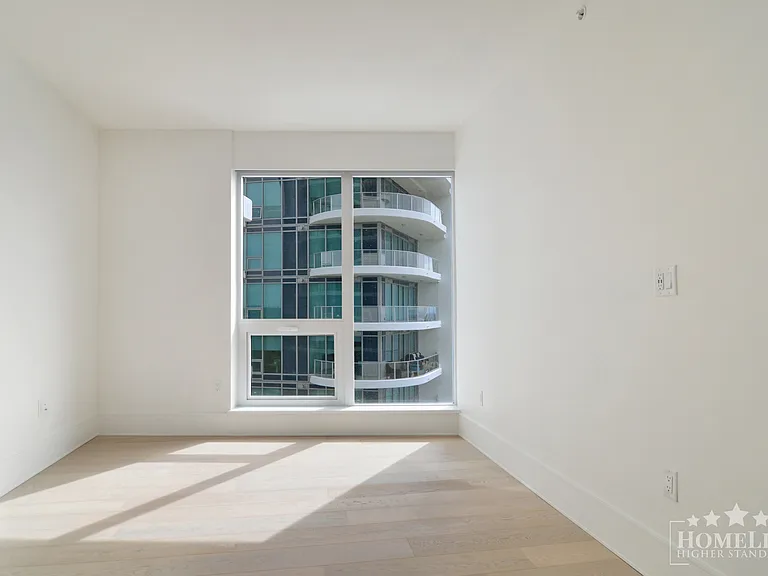 1500 Martin St #1306 — Photo 11