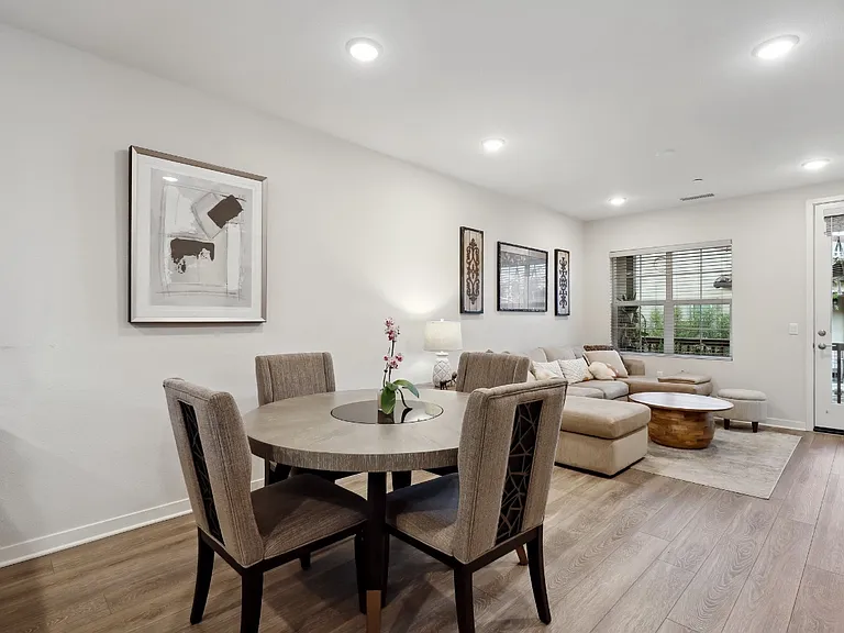 Blackstone Dr — Photo 23