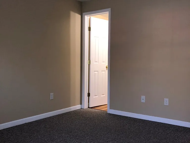 469 Glendale Dr — Photo 12