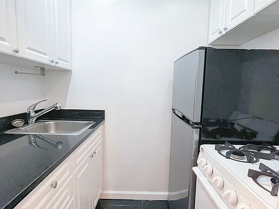 5th image of 420 E 82nd St APT 4C