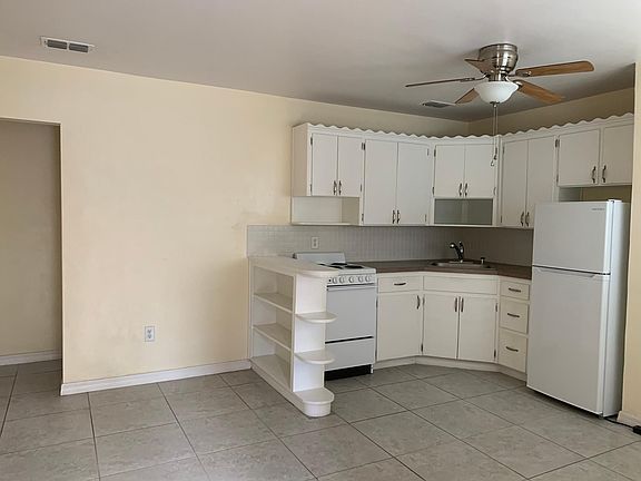 4th image of 820 E Walnut St APT B