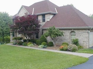 210 Snyder Dr, Coraopolis, PA 15108