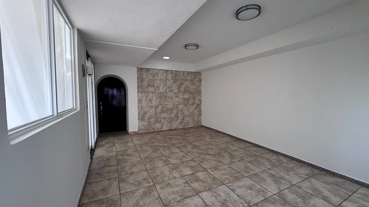 Building Photo - 618 Mansiones De Espana