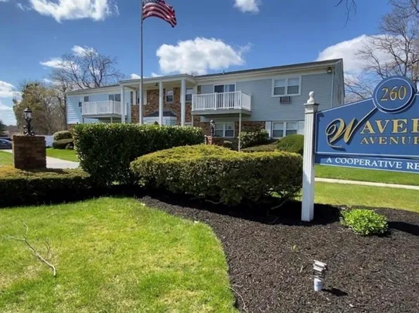 260-56 Waverly Ave, Patchogue, NY 11772