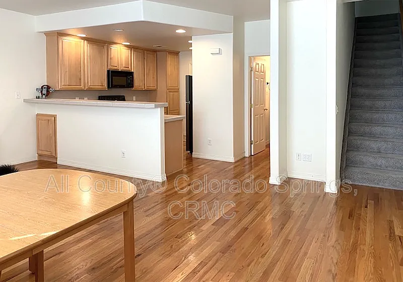 3 bed, 2.5 bath, 1393 sqft, $1,995 — Photo 4