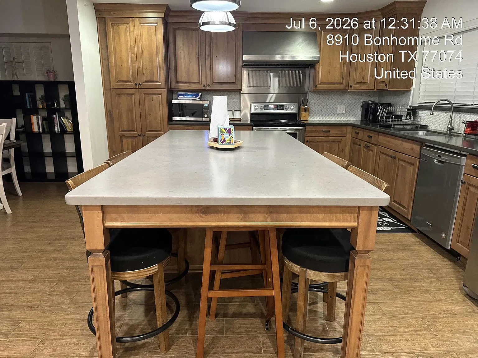 4 bed, 3300 sqft, $2,500 — Photo 1