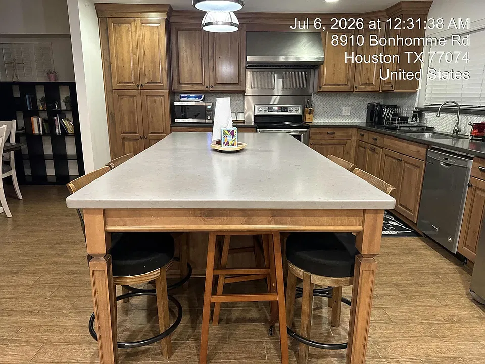 8910 Bonhomme Rd