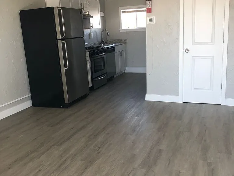 Garden City Flats — Photo 16