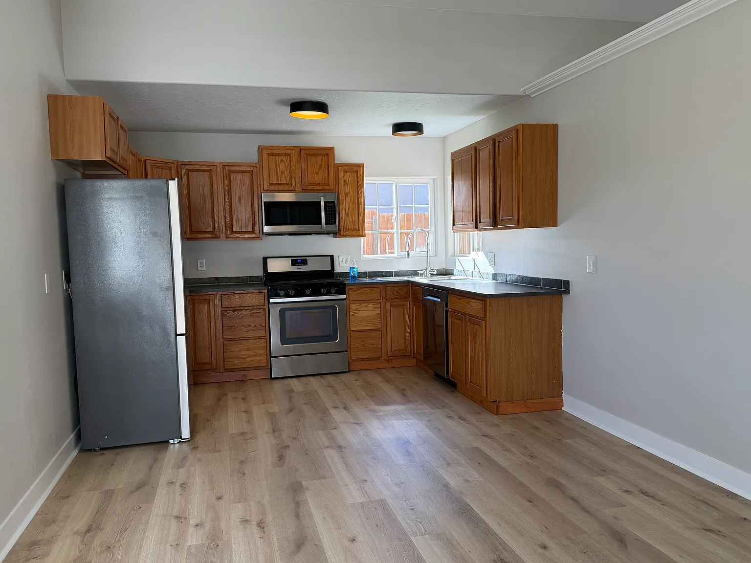 4 bed, 1395 sqft, $1,995 — Photo 3