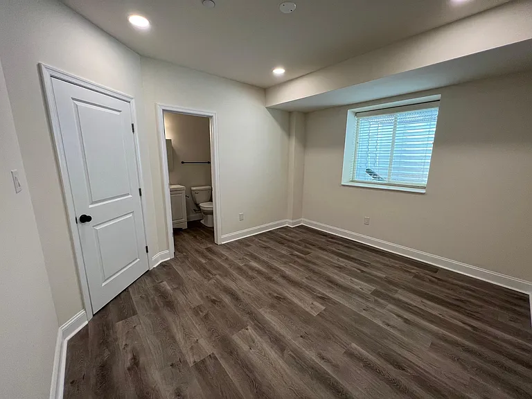 Bedroom 2 w/ En Suite Full Bathroom