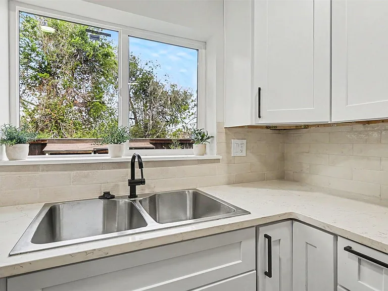 5645 W Virginia Ave — Photo 8