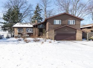 1884 Camberly Dr, Lyndhurst, OH
