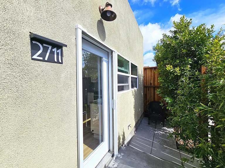 2711 W 60th St — Photo 9