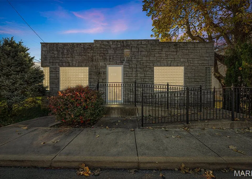 250 Main St