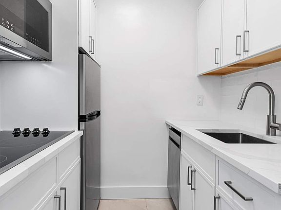 3rd image of 333 E 46th St APT 8J