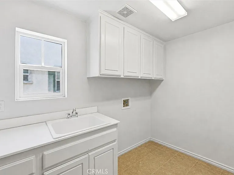 1689 Tivoli St — Photo 29