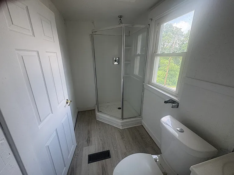 335 Elberen St — Photo 9
