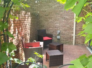 5521 Walnut Cir W, West Bloomfield, MI 48322