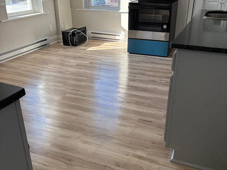 528 E Washington St #3 — Photo 1