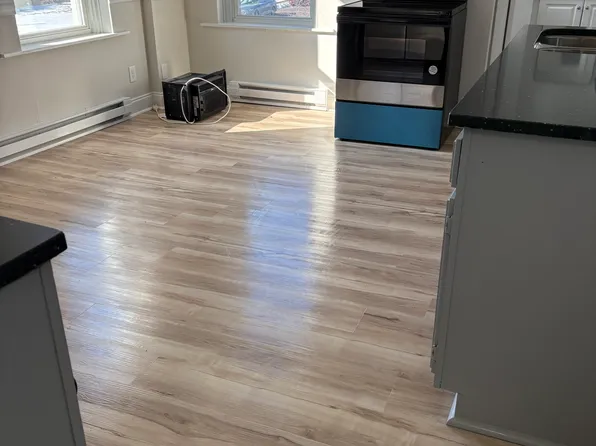 528 E Washington St APT 3, Charles Town, WV 25414