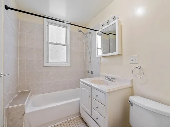 44 Court House Place image 8 of 18